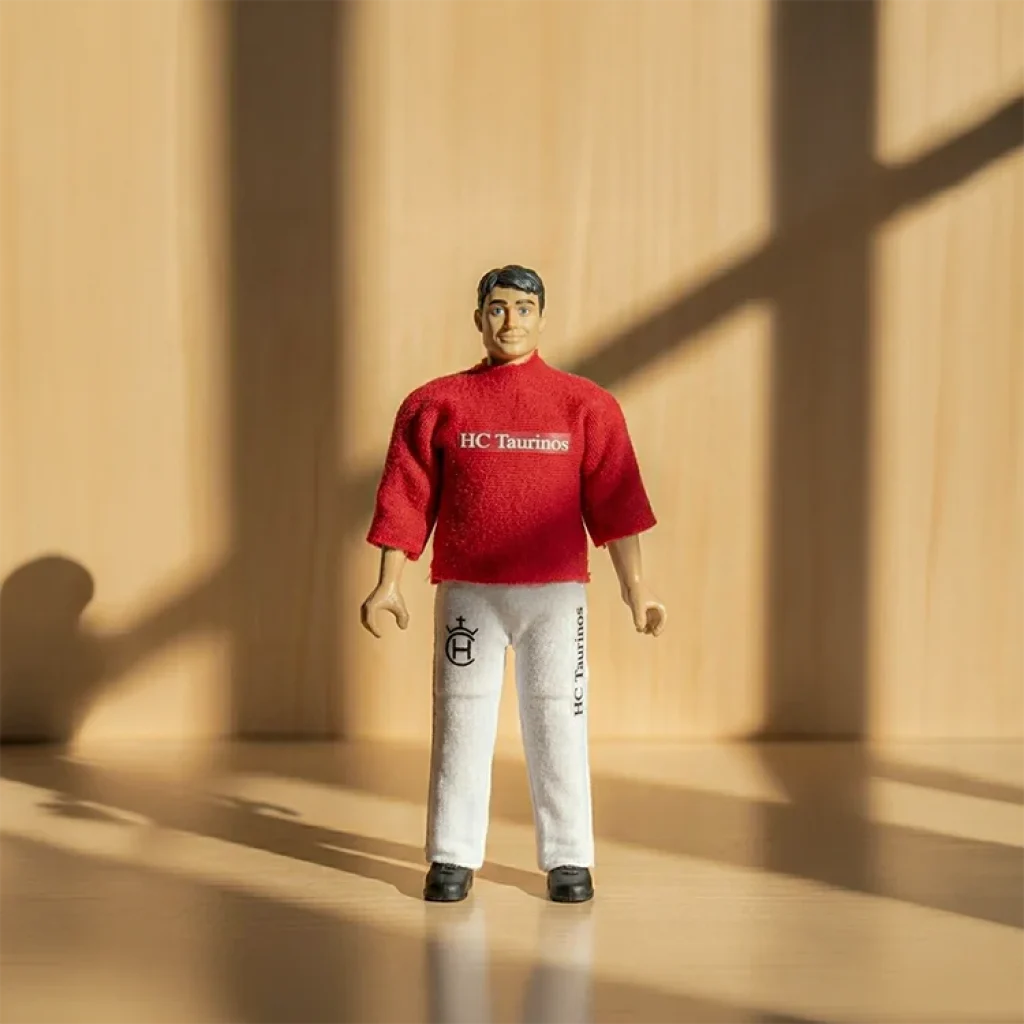 Recortador de toros rojo miniatura artesanal