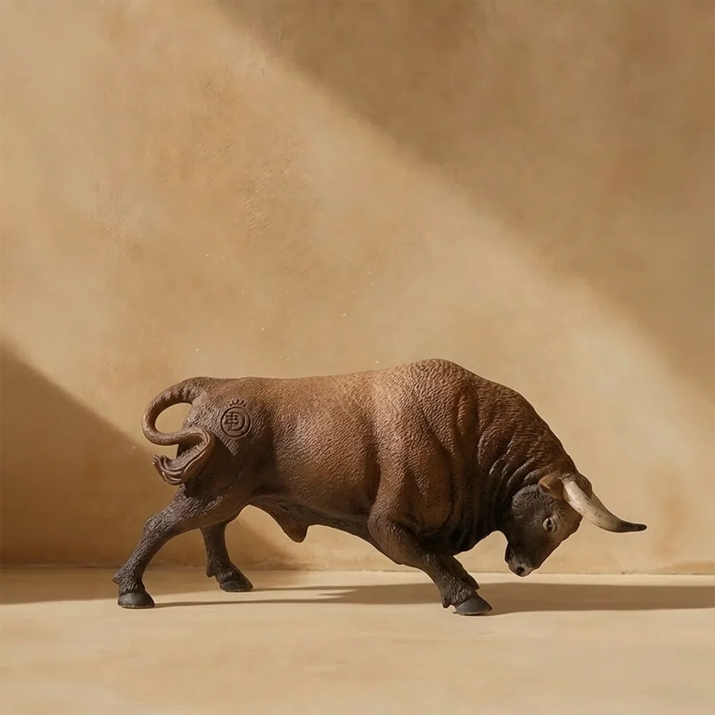 Toro agachado castano miniatura