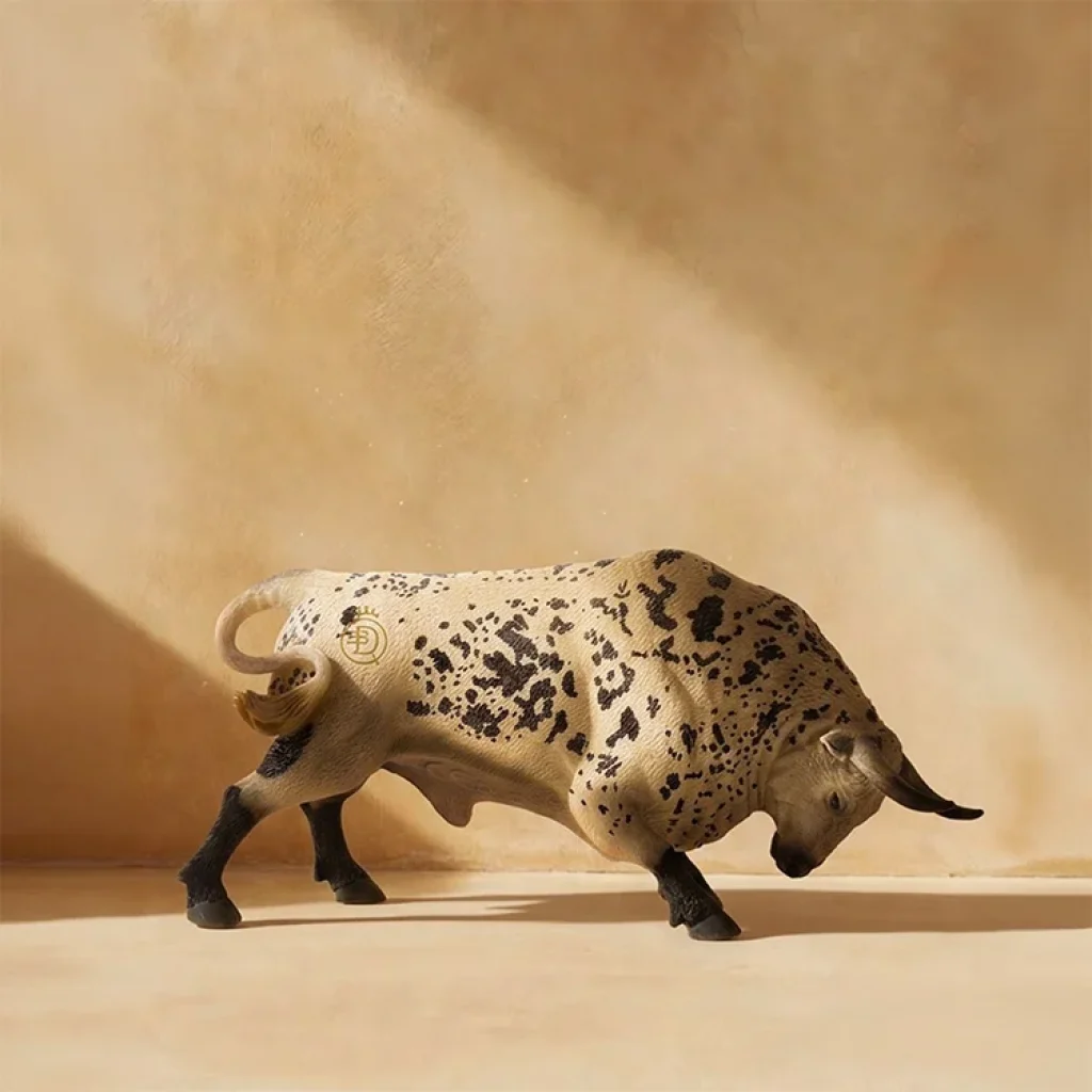 Toro agachado ensabanado miniatura